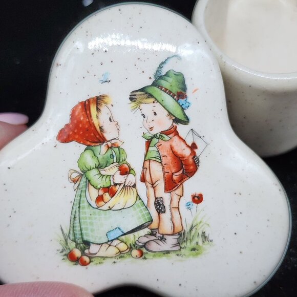 Vintage Spade Shaped Trinket Box With Cute Danish Kids VTG Enesco 3" - Picture 5 of 6